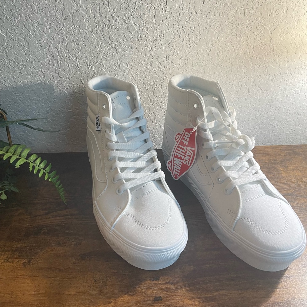 NWT- Vans- True White Sk8-Hi vans size 8 womens